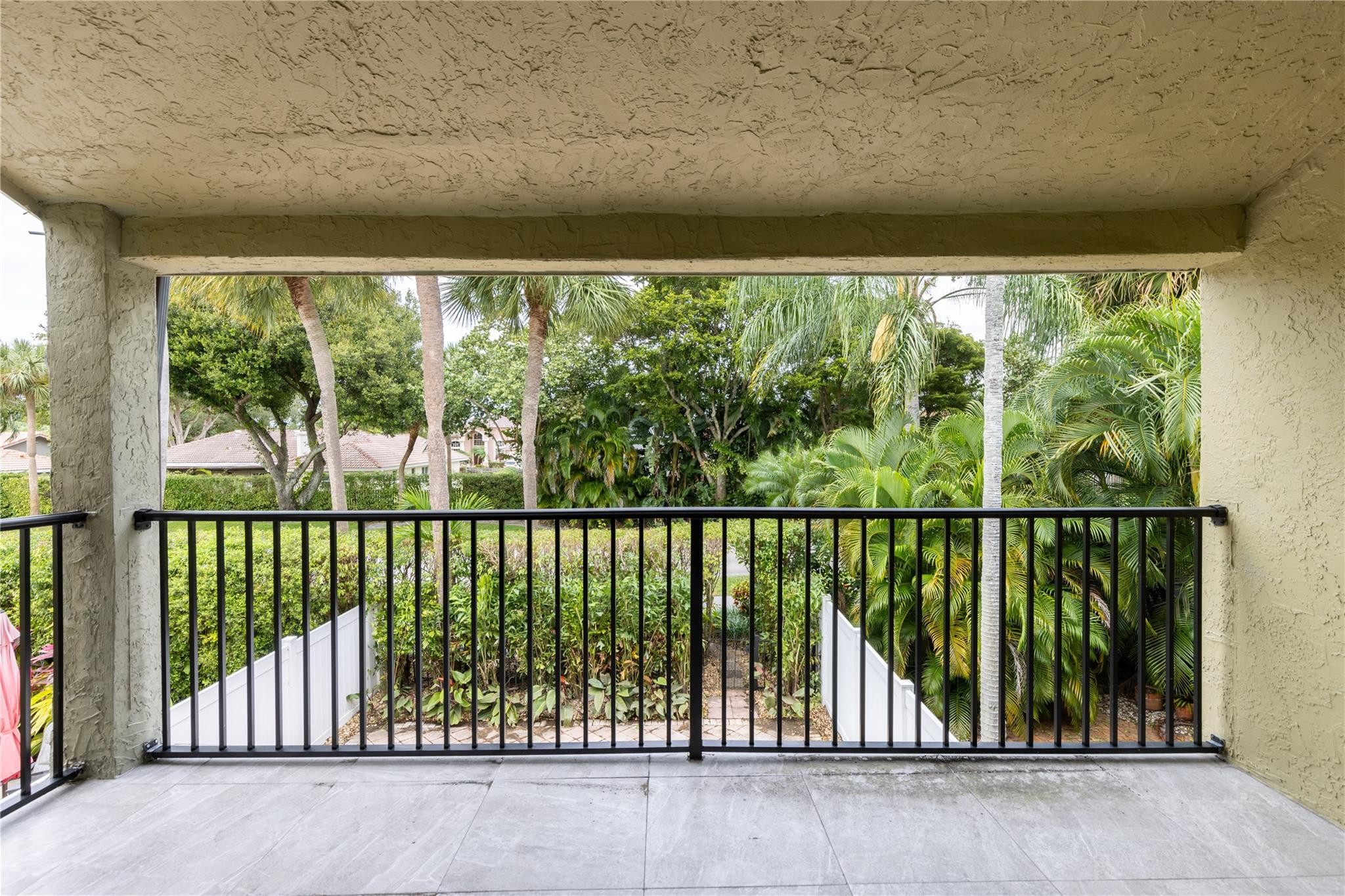 5698 Santiago Cir