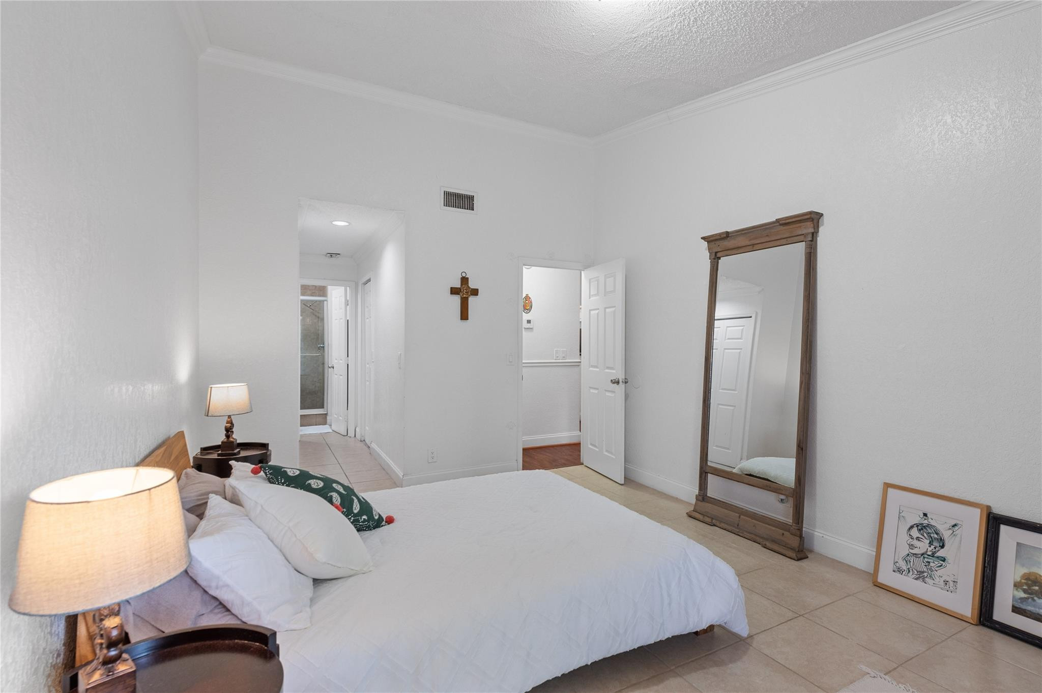 1905 SW 15 ST Apt 6