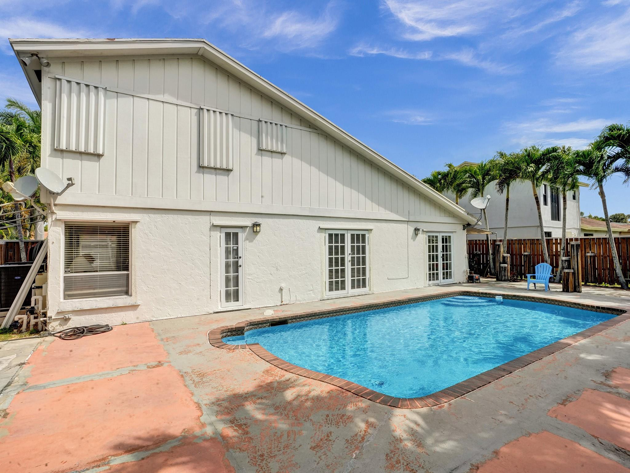 4024 NW 1st Pl