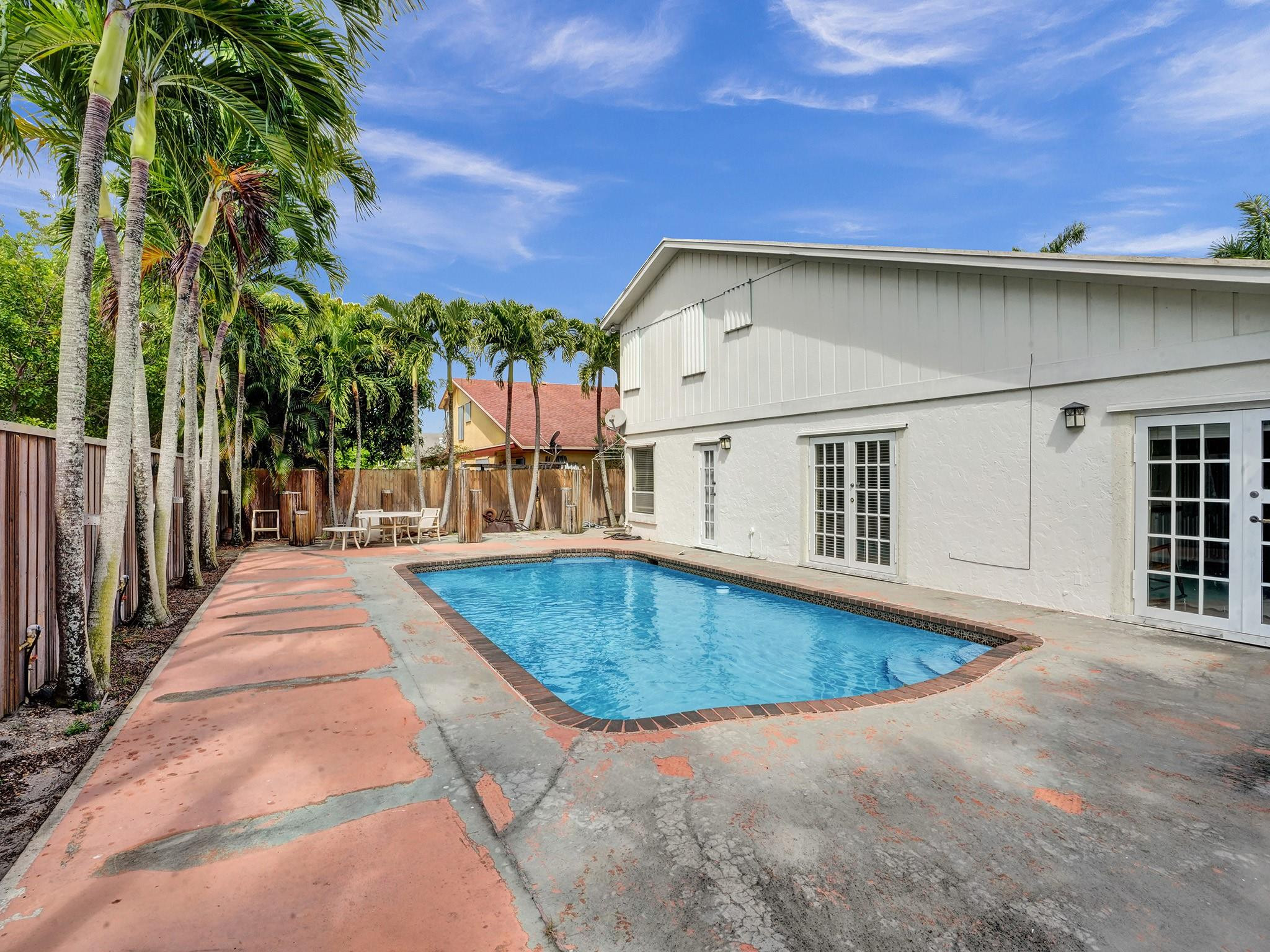 4024 NW 1st Pl