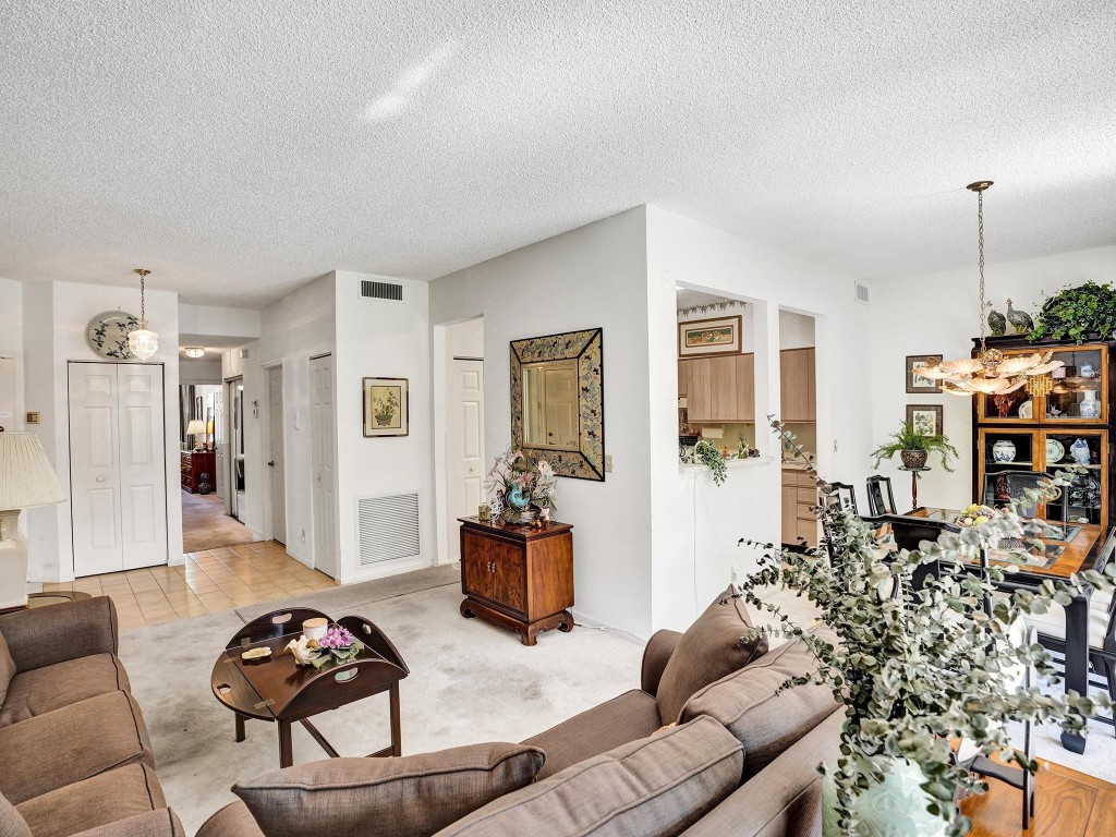 5790 Coach House Cir C