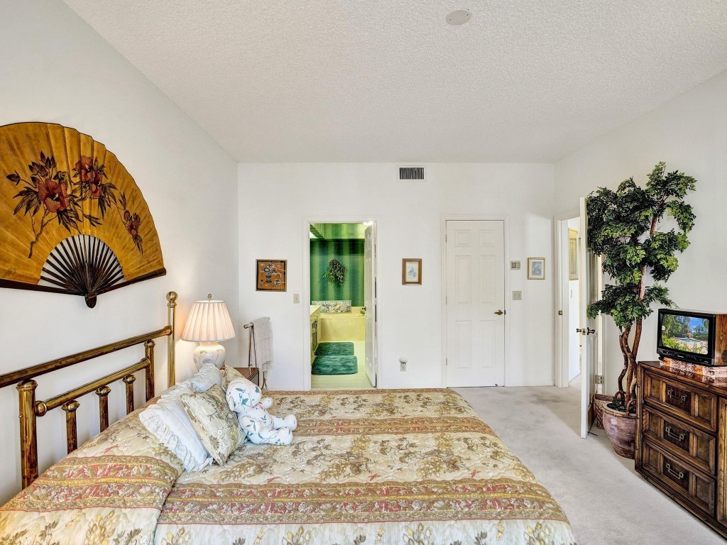 5790 Coach House Cir C