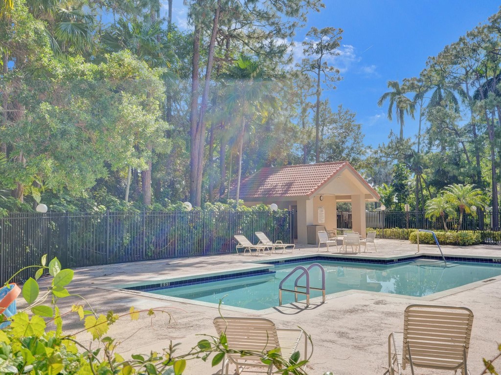 5790 Coach House Cir C