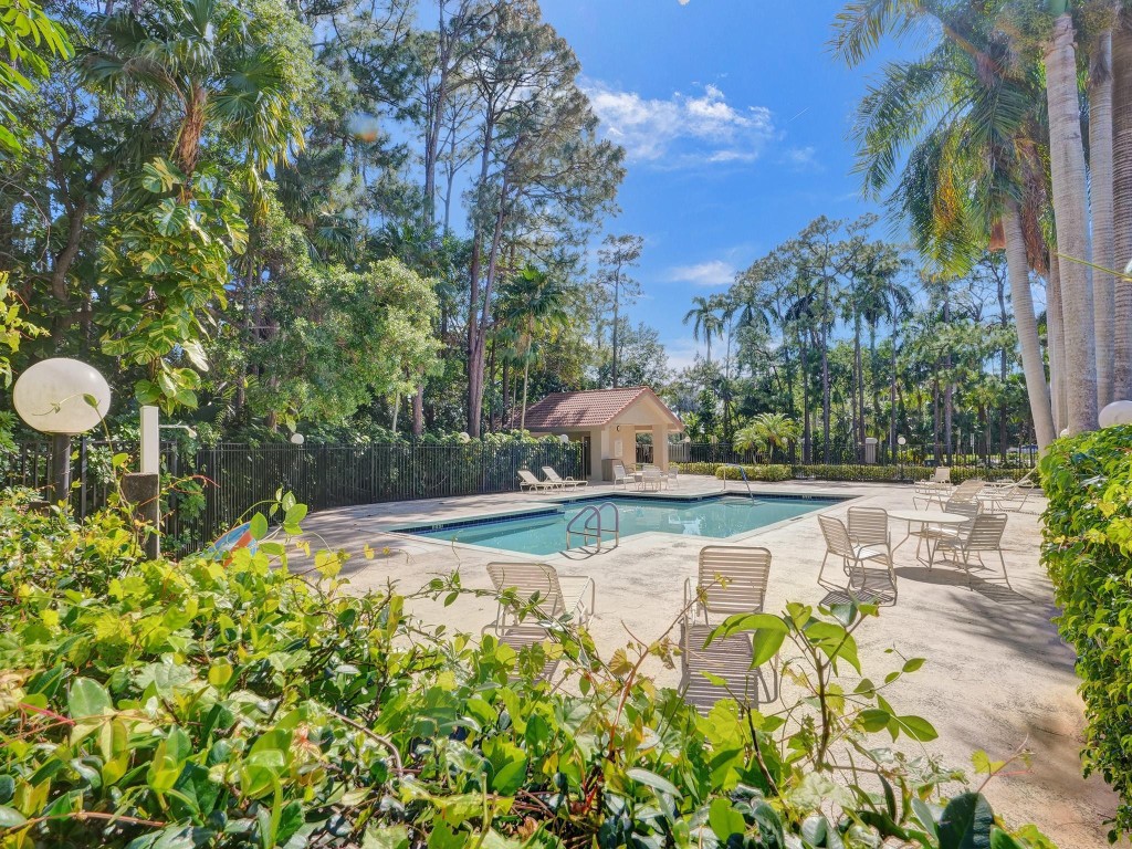 5790 Coach House Cir C