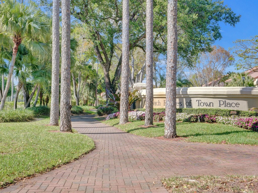 5790 Coach House Cir C