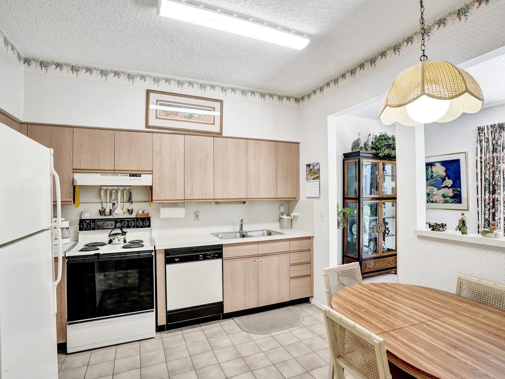 5790 Coach House Cir C