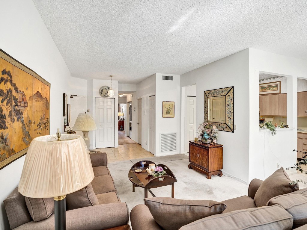 5790 Coach House Cir C