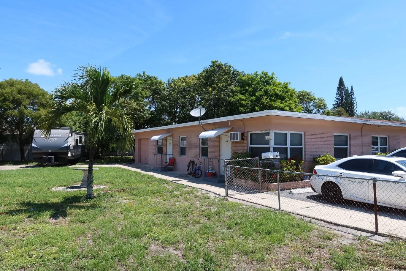 205 SE 10th St