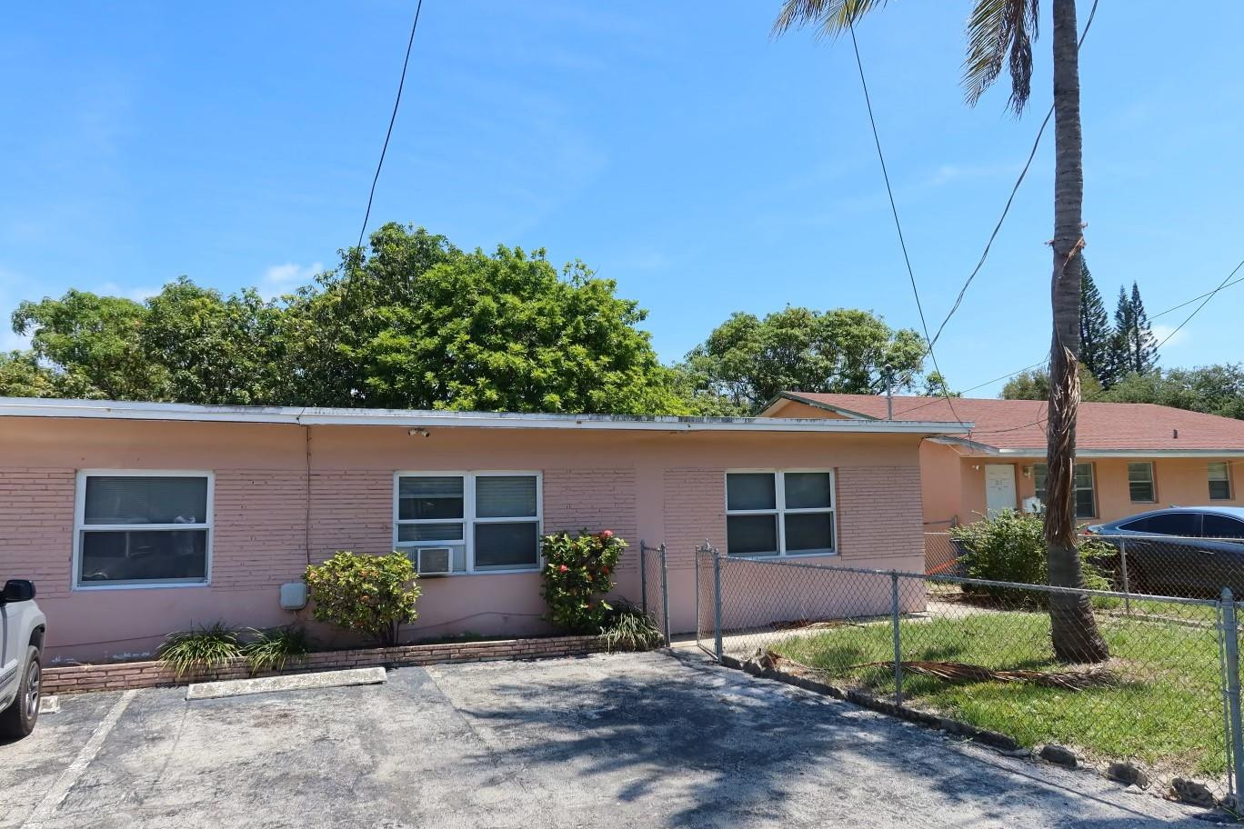 205 SE 10th St