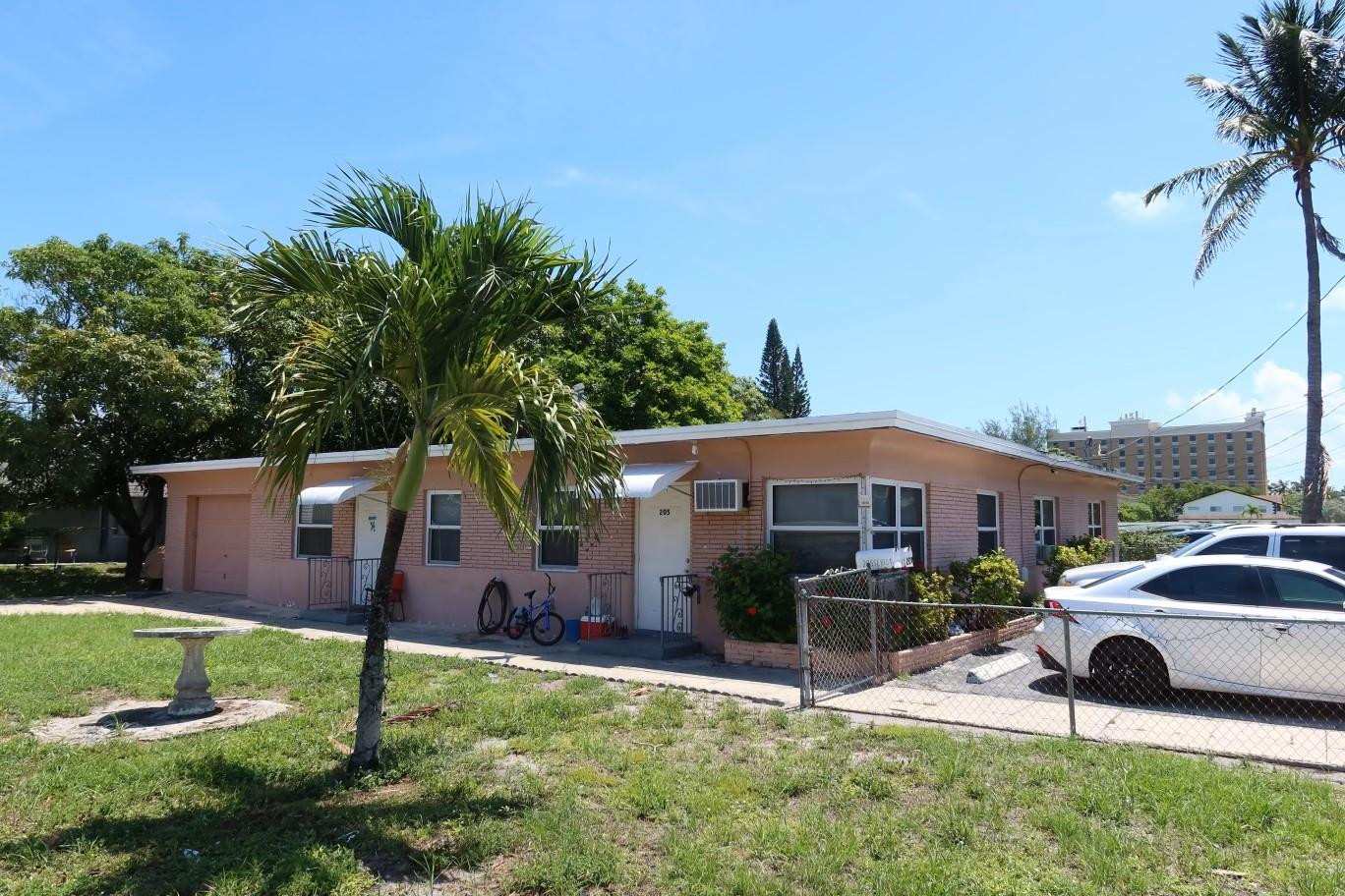 205 SE 10th St