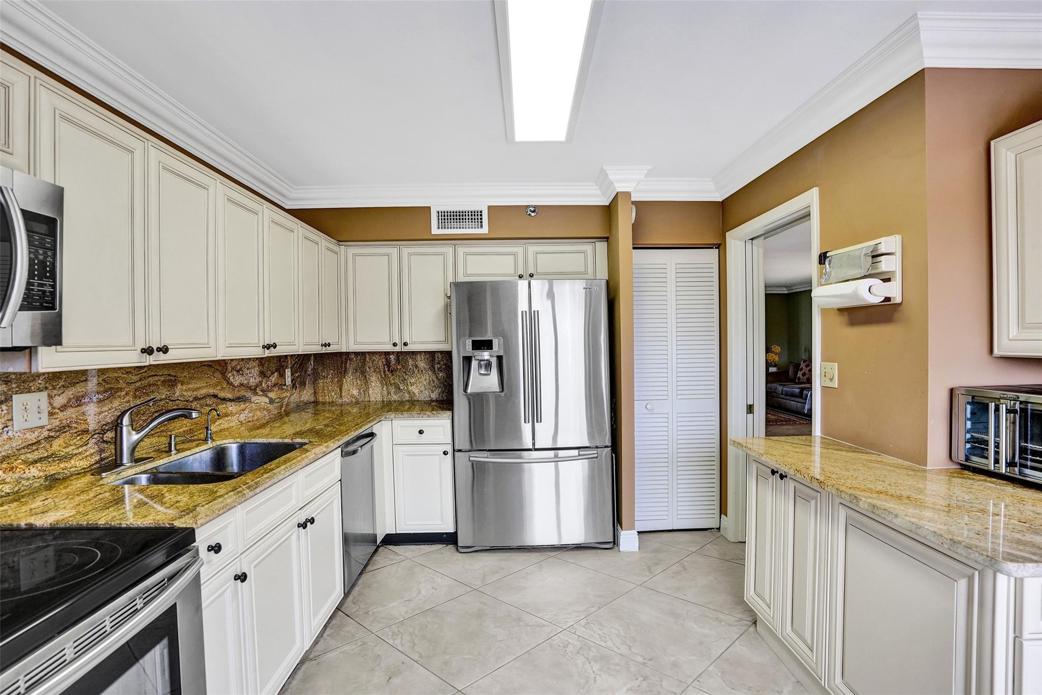 7568 Regency Lake Dr 701