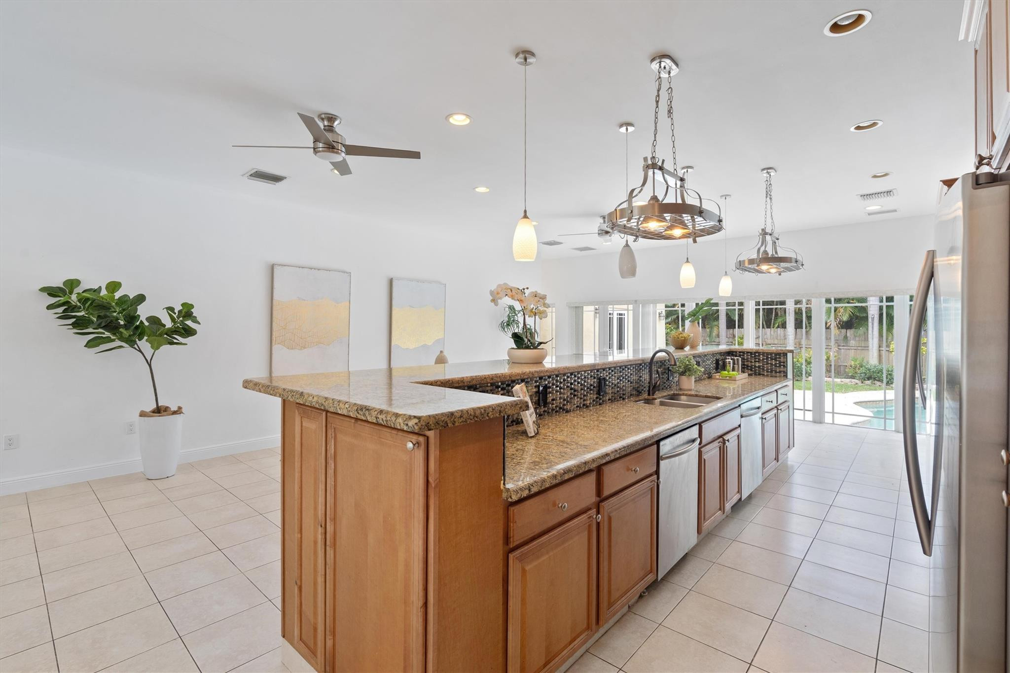 750 NW 37th St