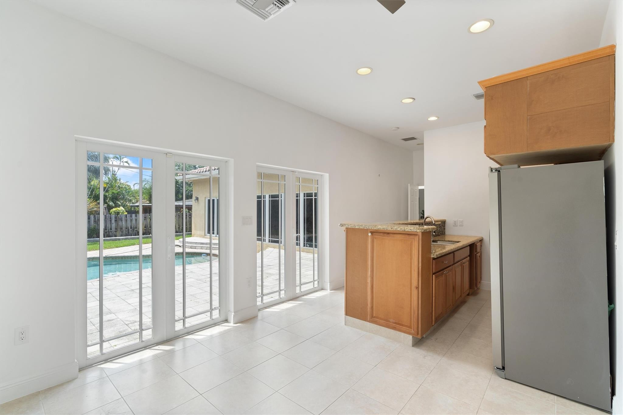 750 NW 37th St