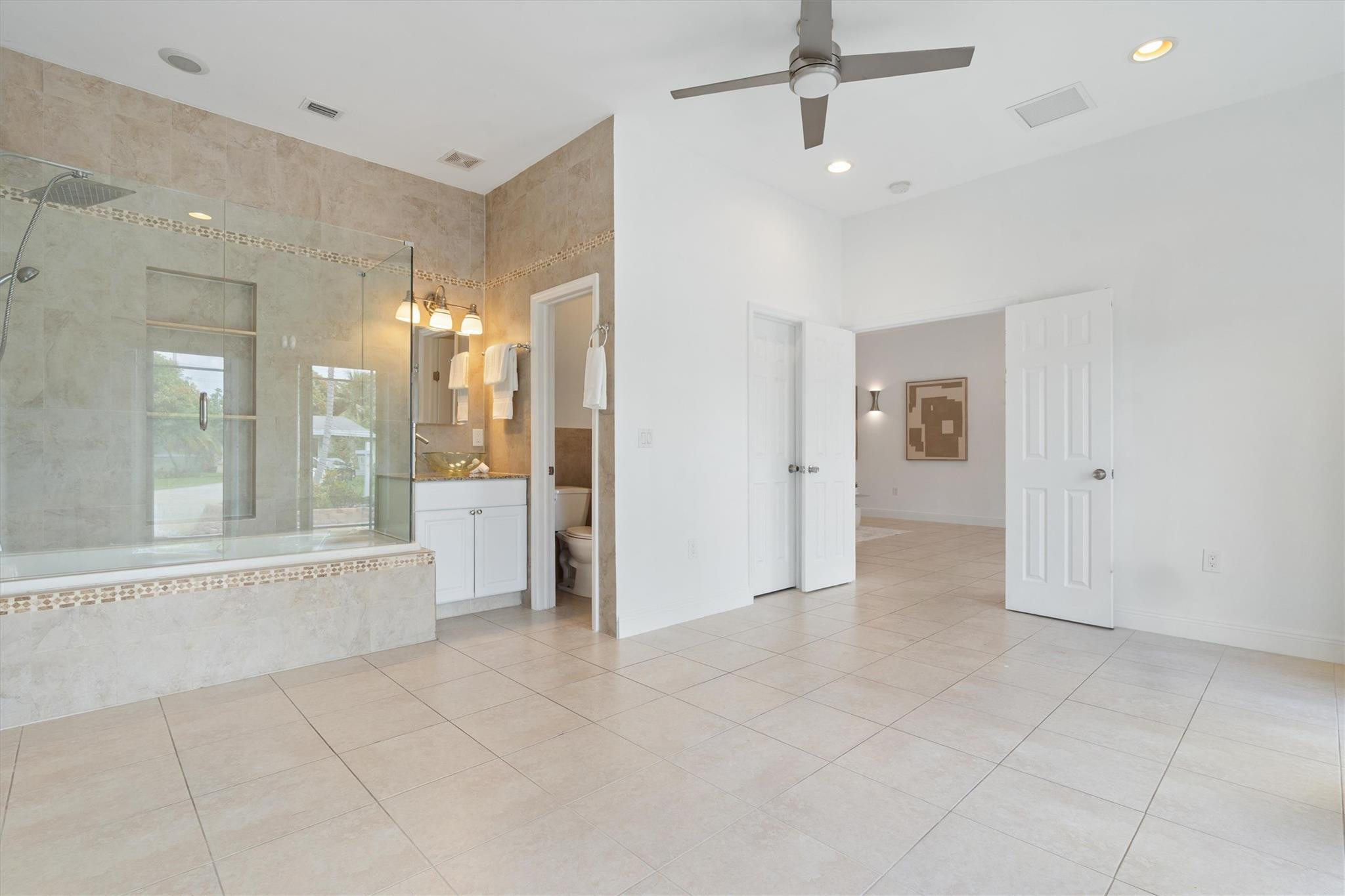 750 NW 37th St