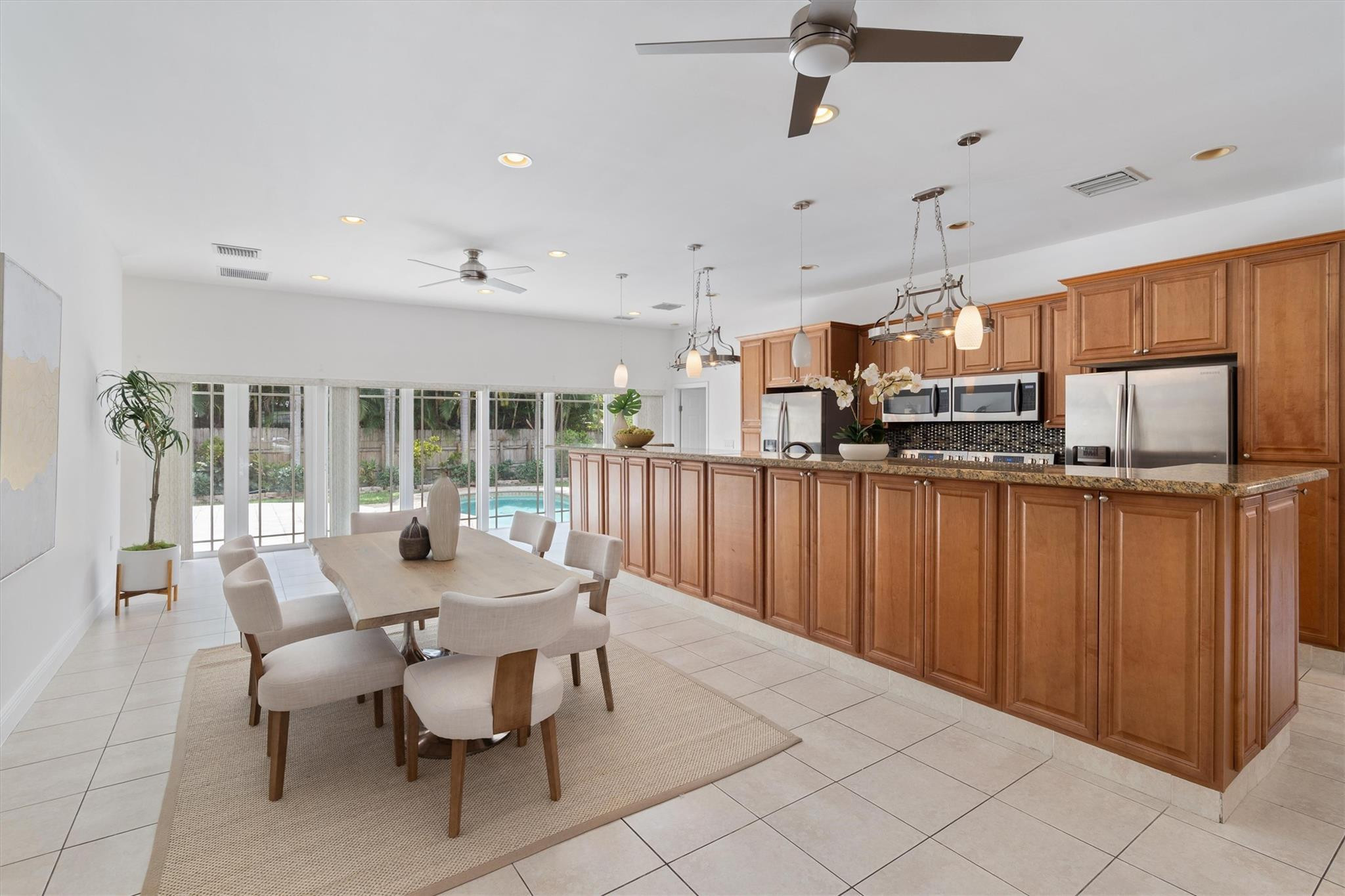 750 NW 37th St