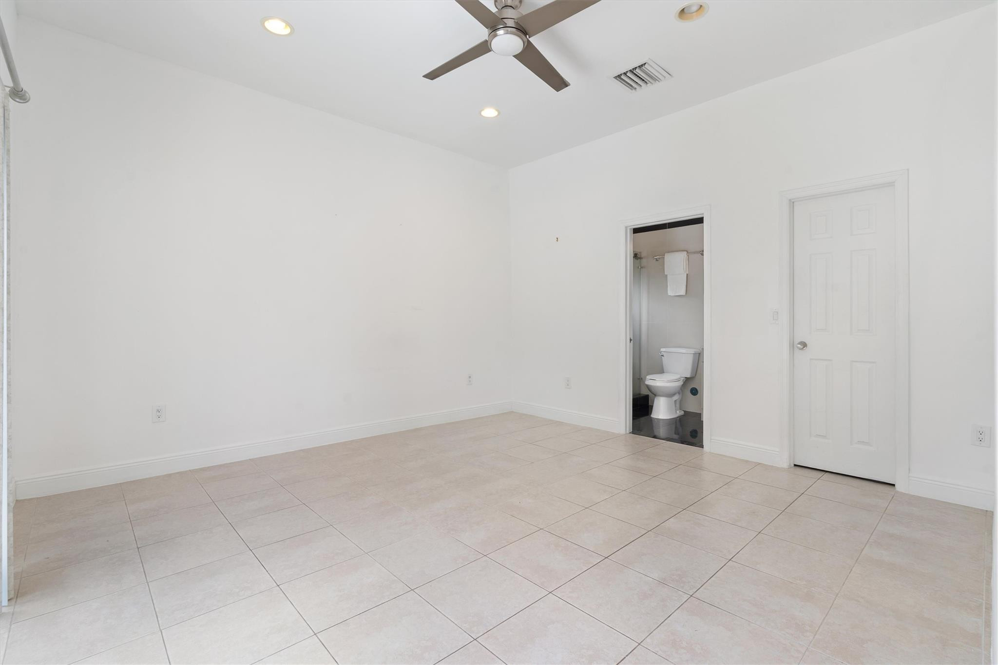 750 NW 37th St