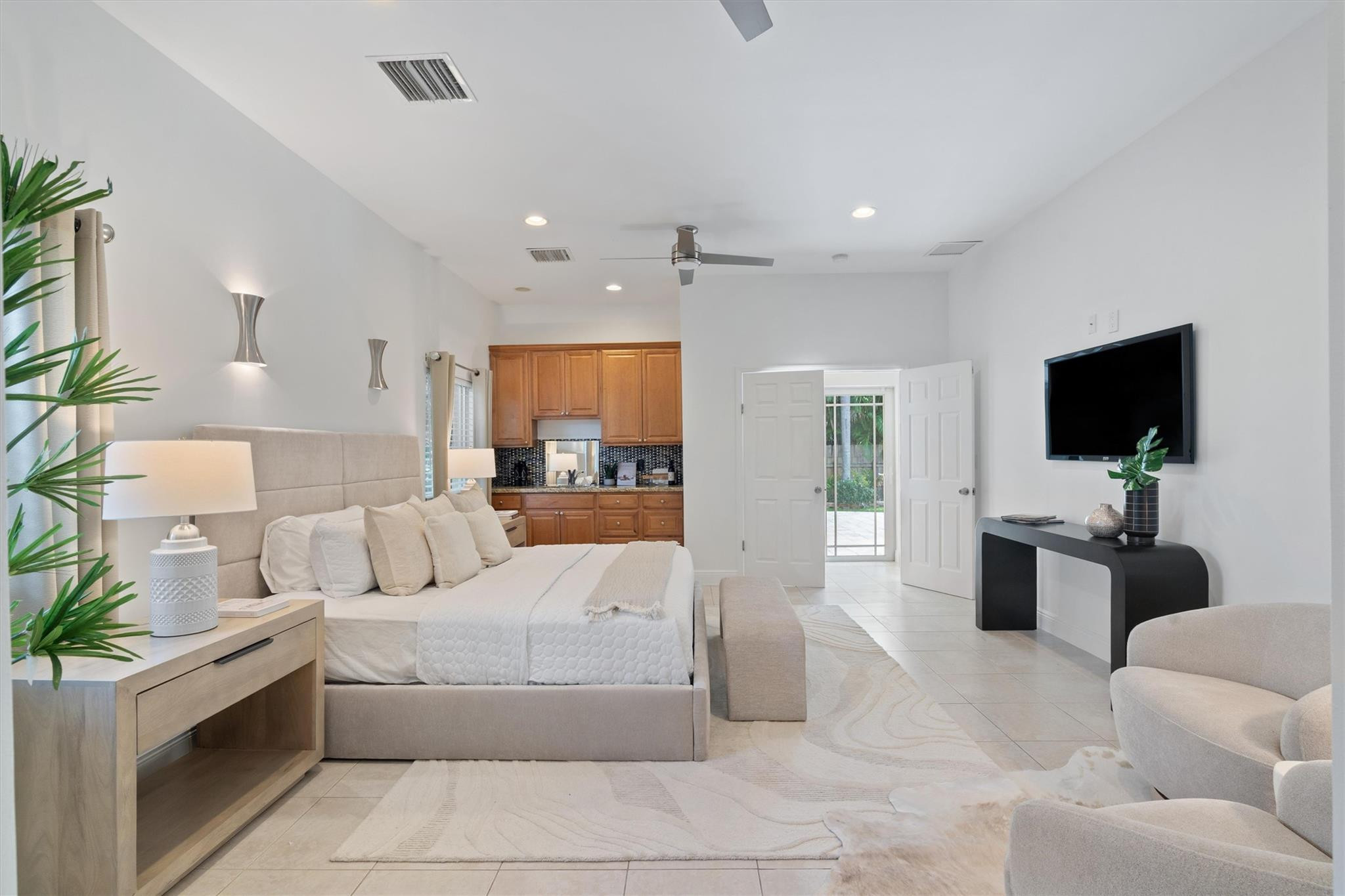 750 NW 37th St