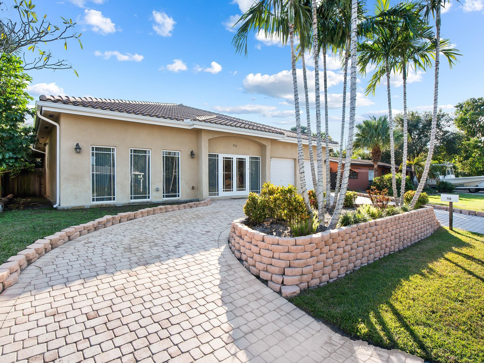 750 NW 37th St