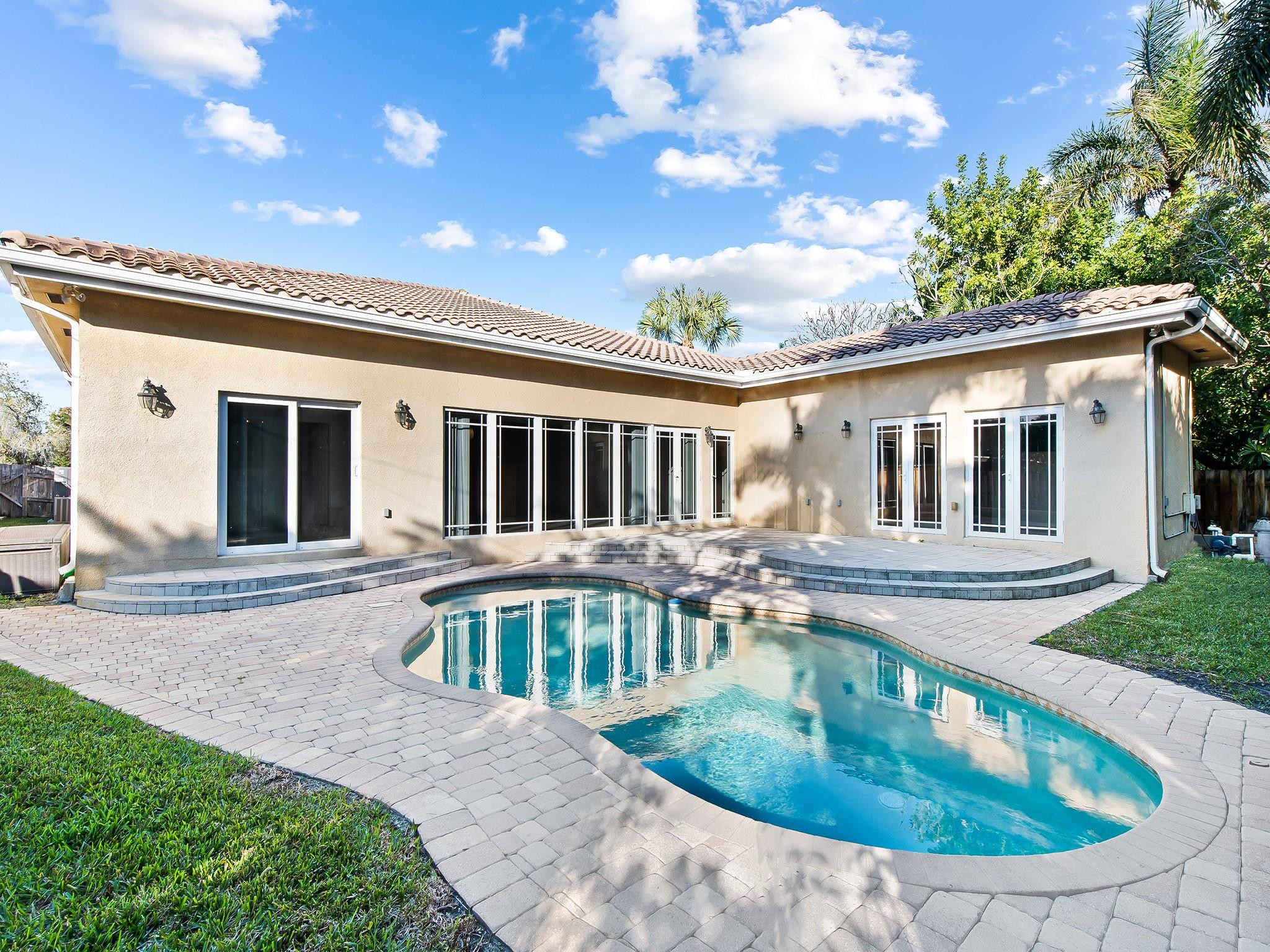 750 NW 37th St