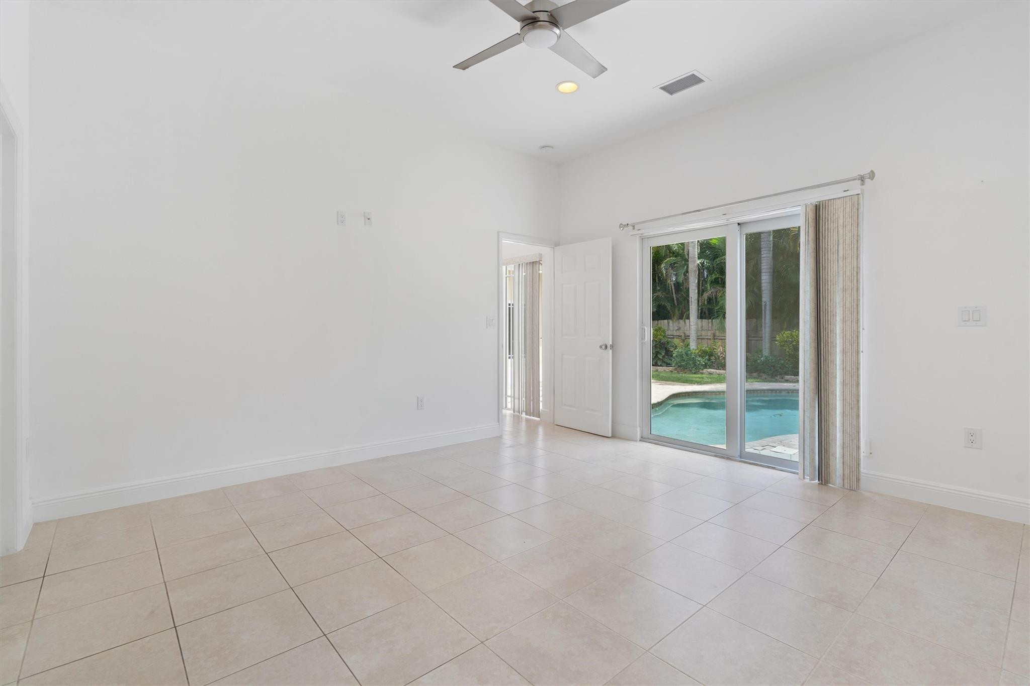 750 NW 37th St