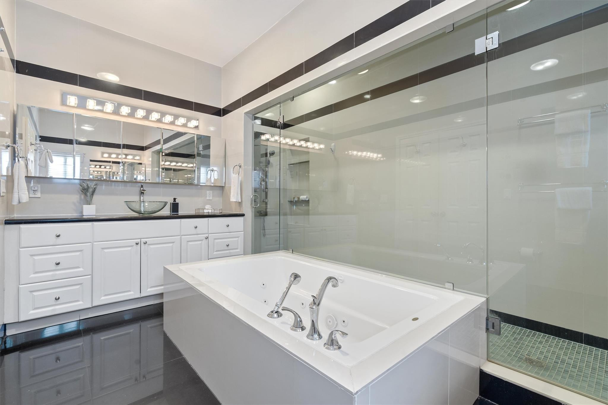 750 NW 37th St