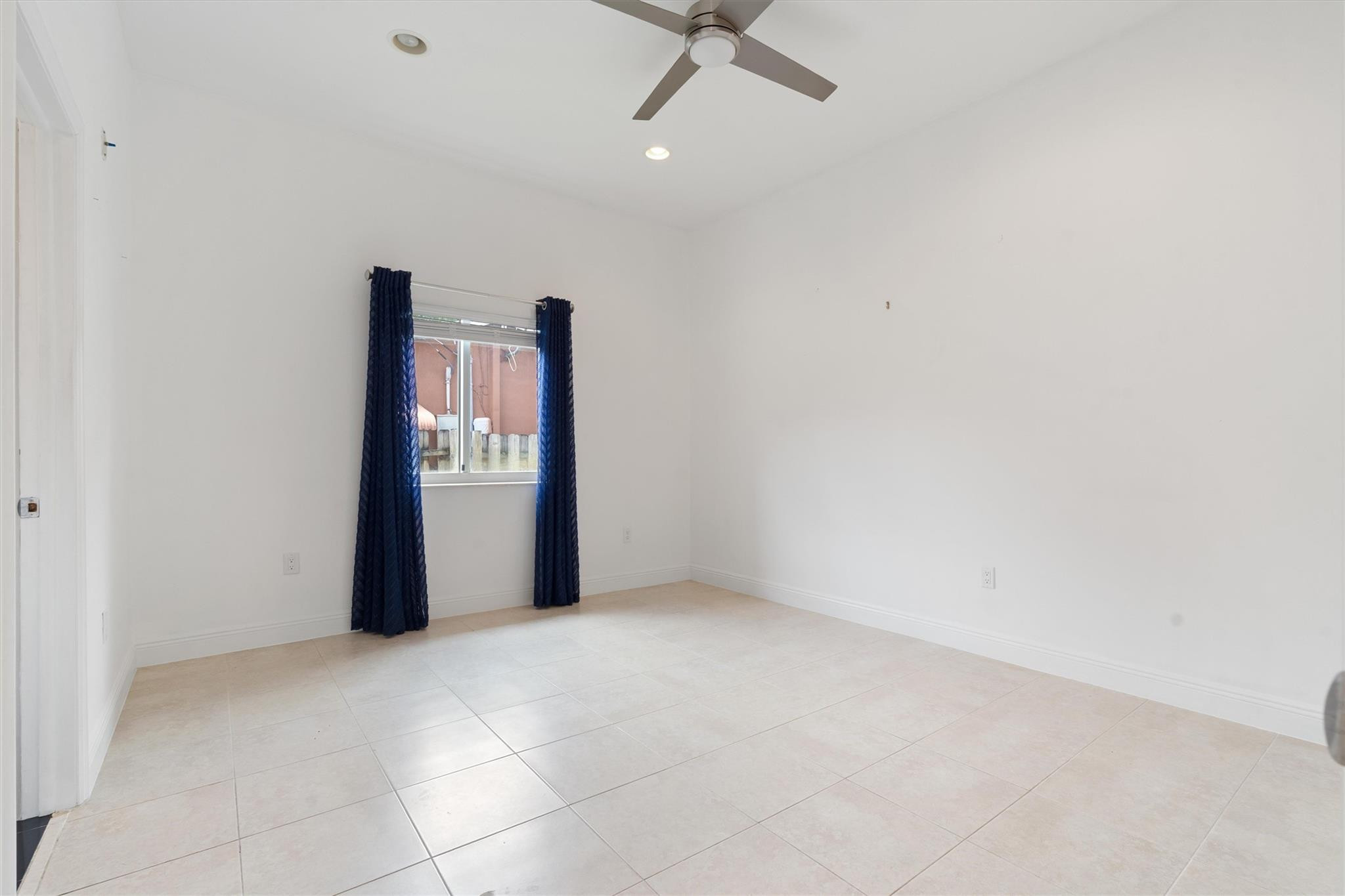 750 NW 37th St