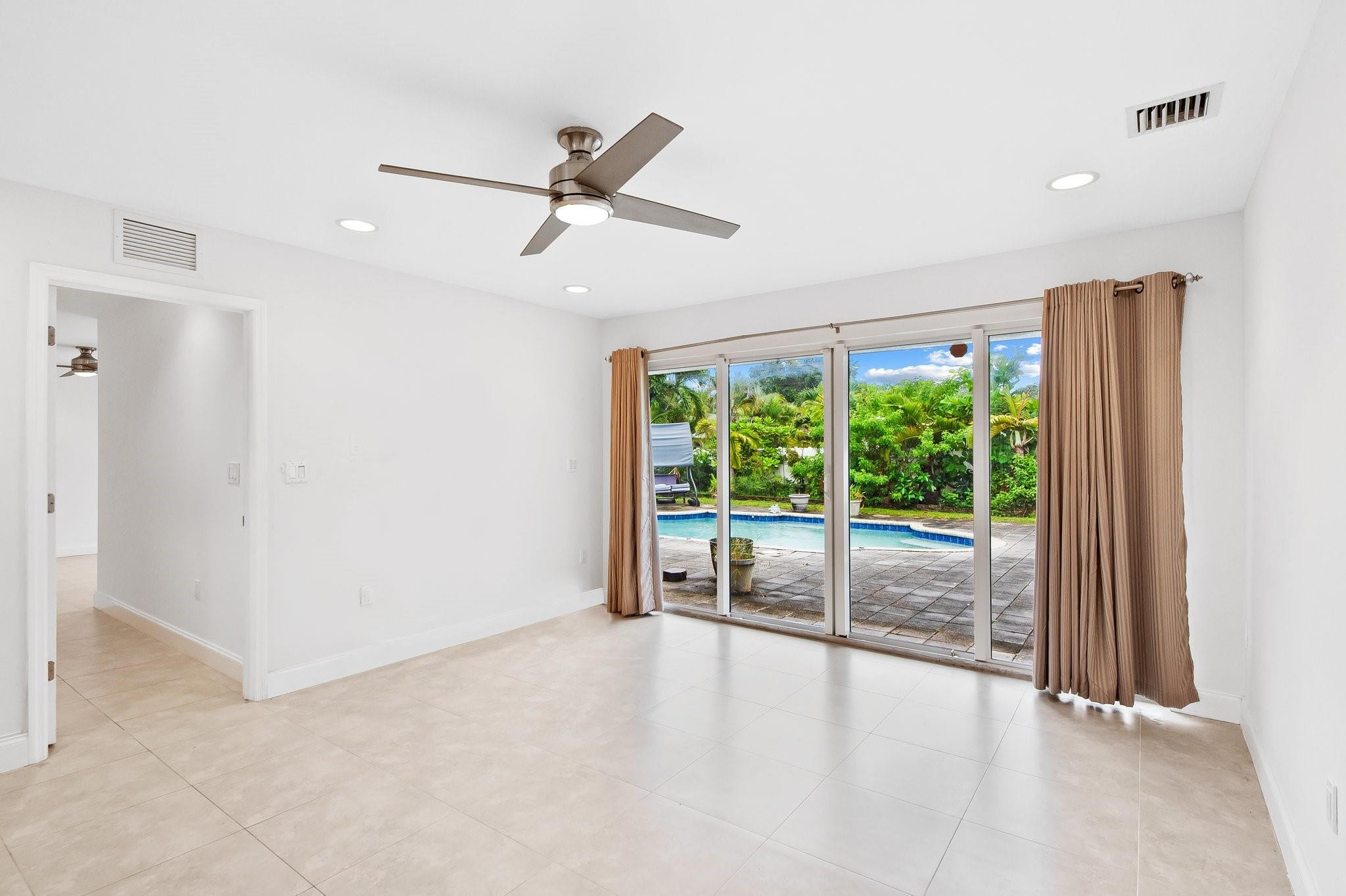 340 NW 35th St