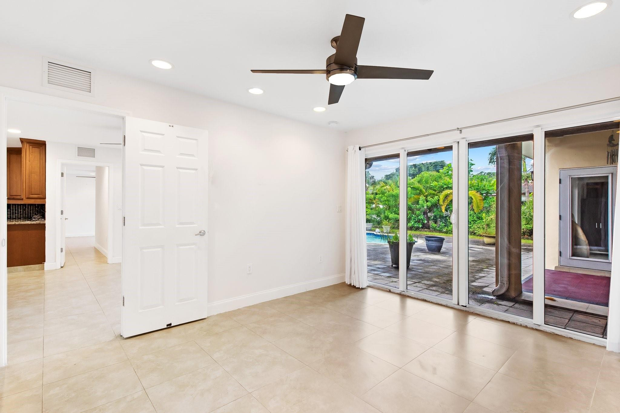 340 NW 35th St