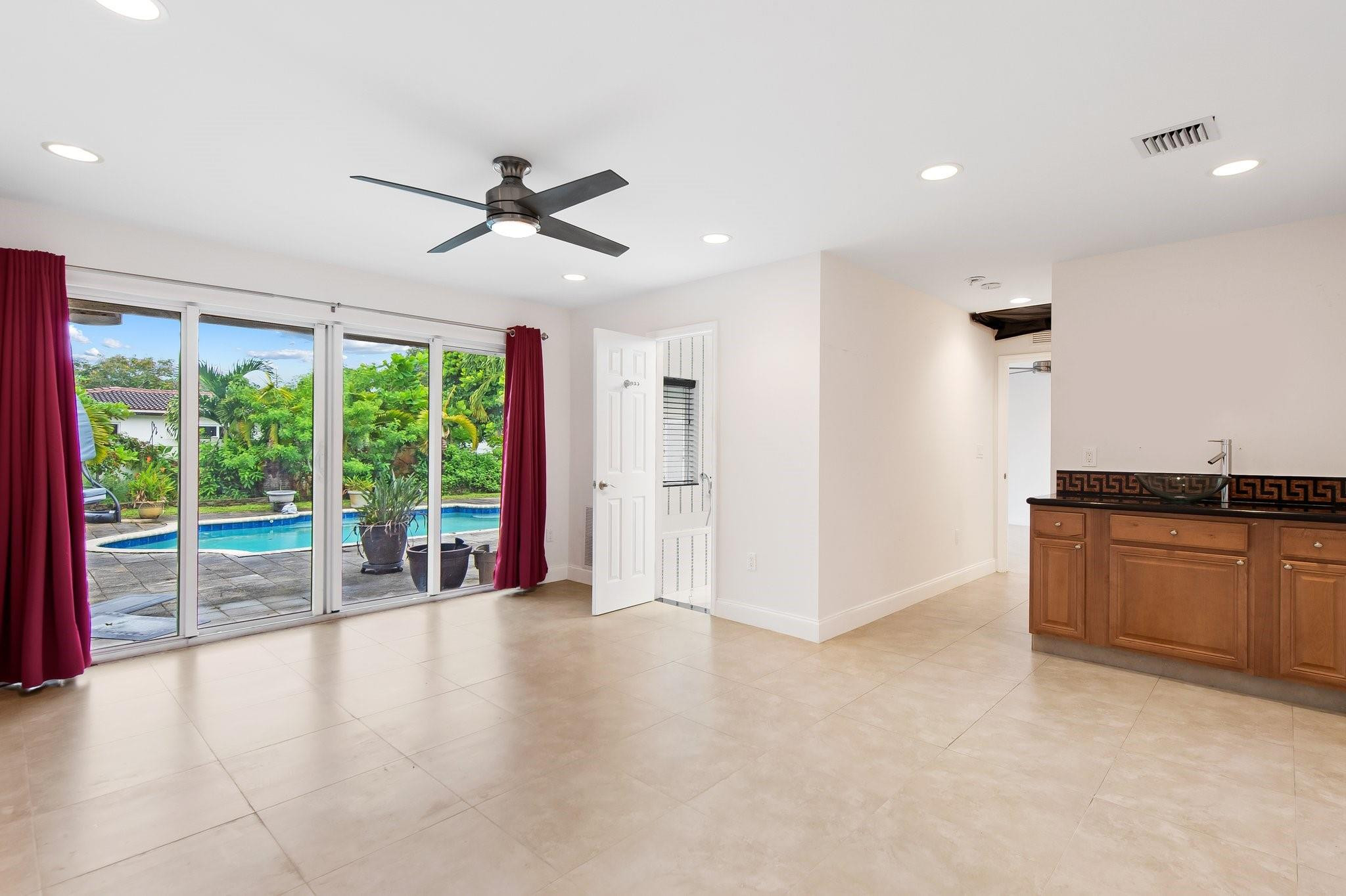 340 NW 35th St