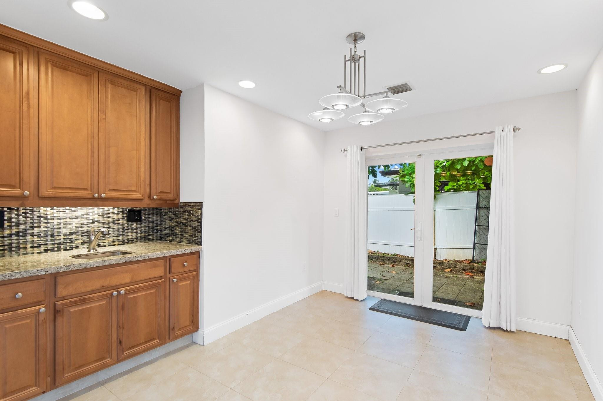 340 NW 35th St