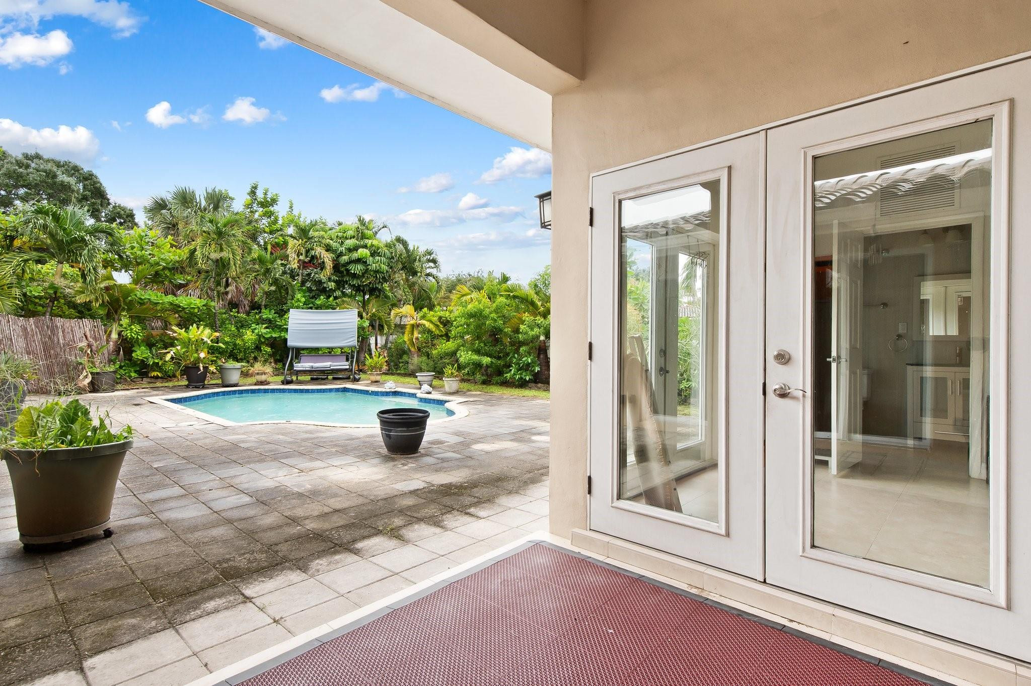 340 NW 35th St
