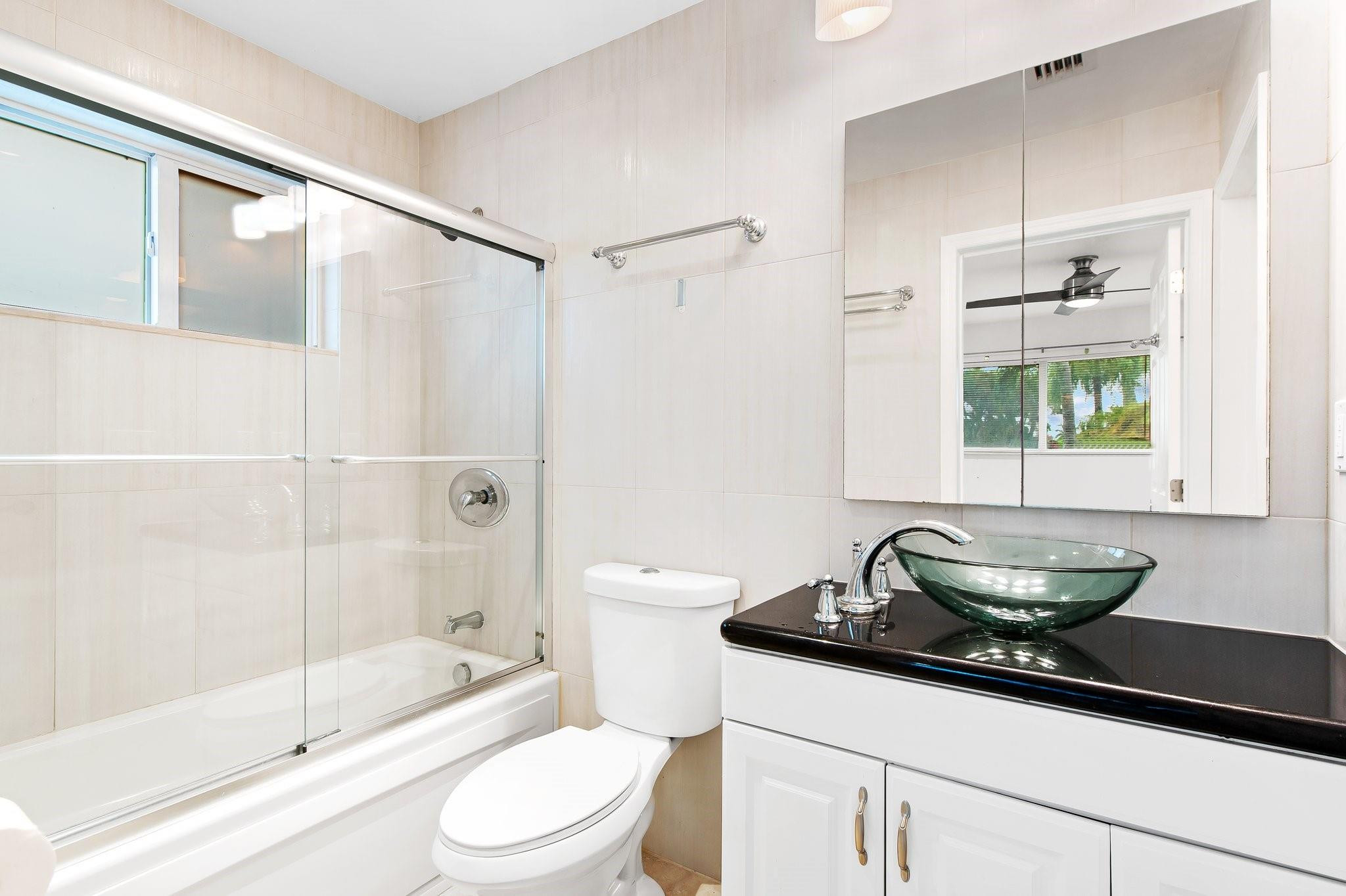 340 NW 35th St