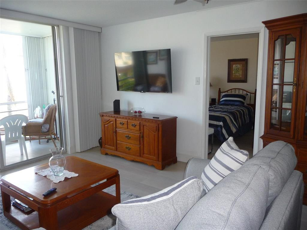 4500 N Federal Hwy 328D