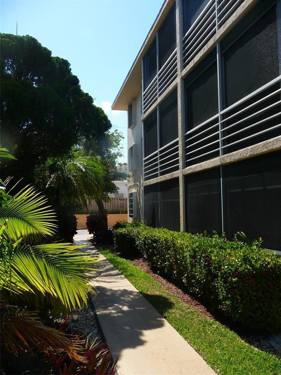 4500 N Federal Hwy 328D