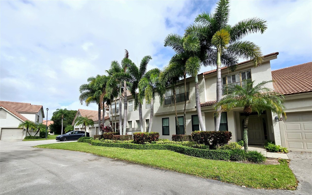 5771 Coach House Cir E