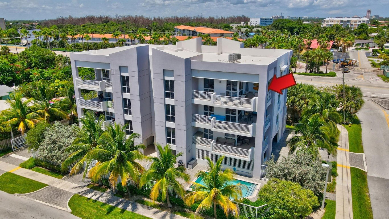 51 SE 19th Avenue #403