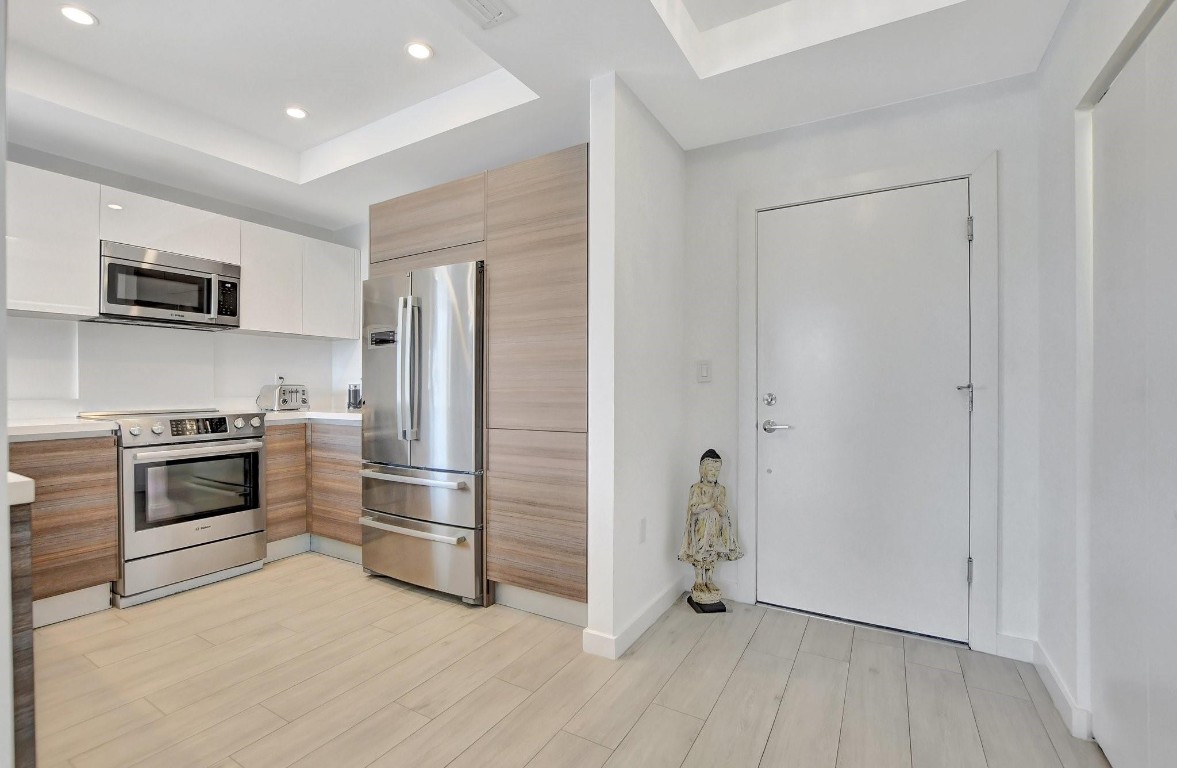 51 SE 19th Avenue #403