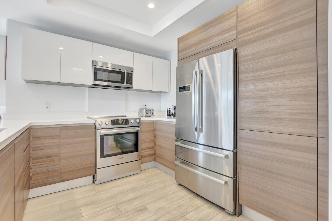 51 SE 19th Avenue #403