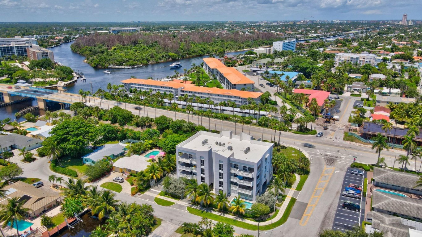 51 SE 19th Avenue #403