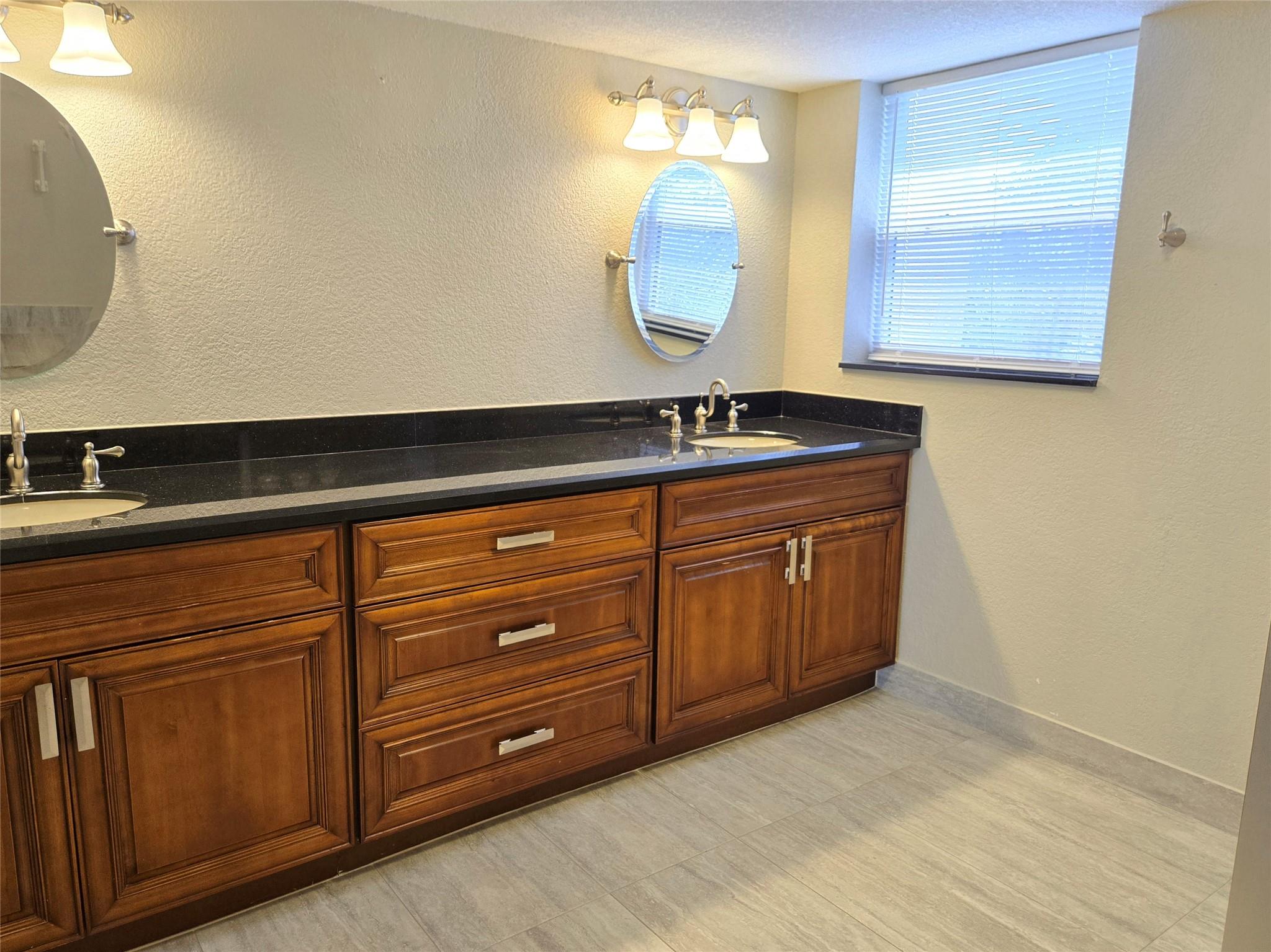 7580 Regency Lake Dr 402