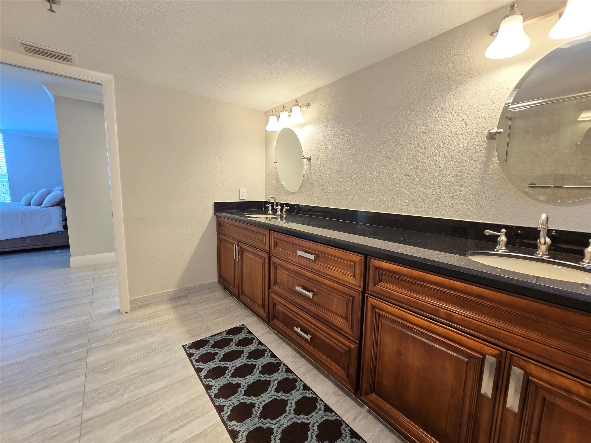 7580 Regency Lake Dr 402