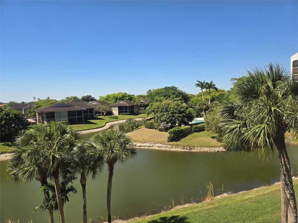 7580 Regency Lake Dr 402