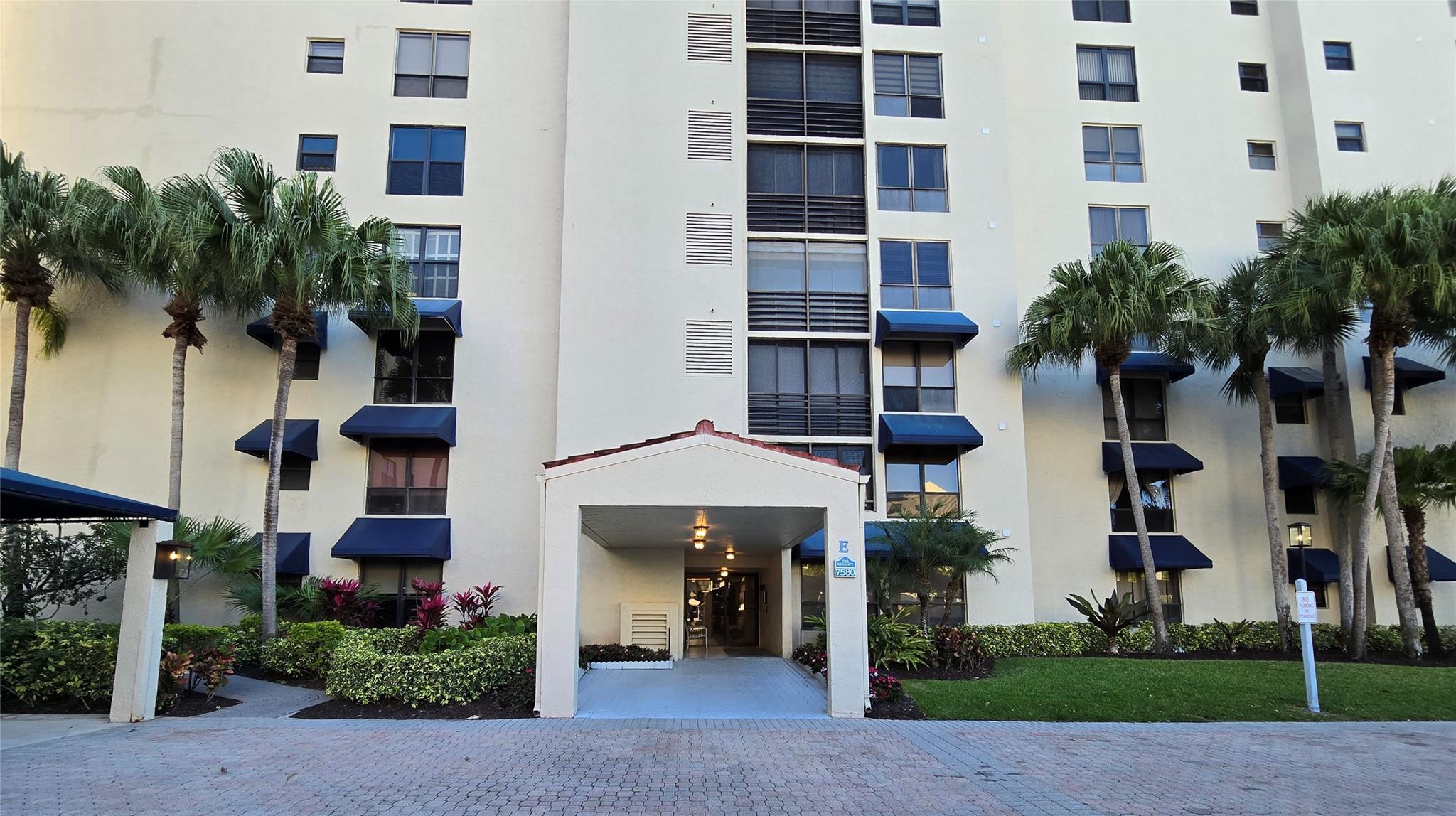 7580 Regency Lake Dr 402