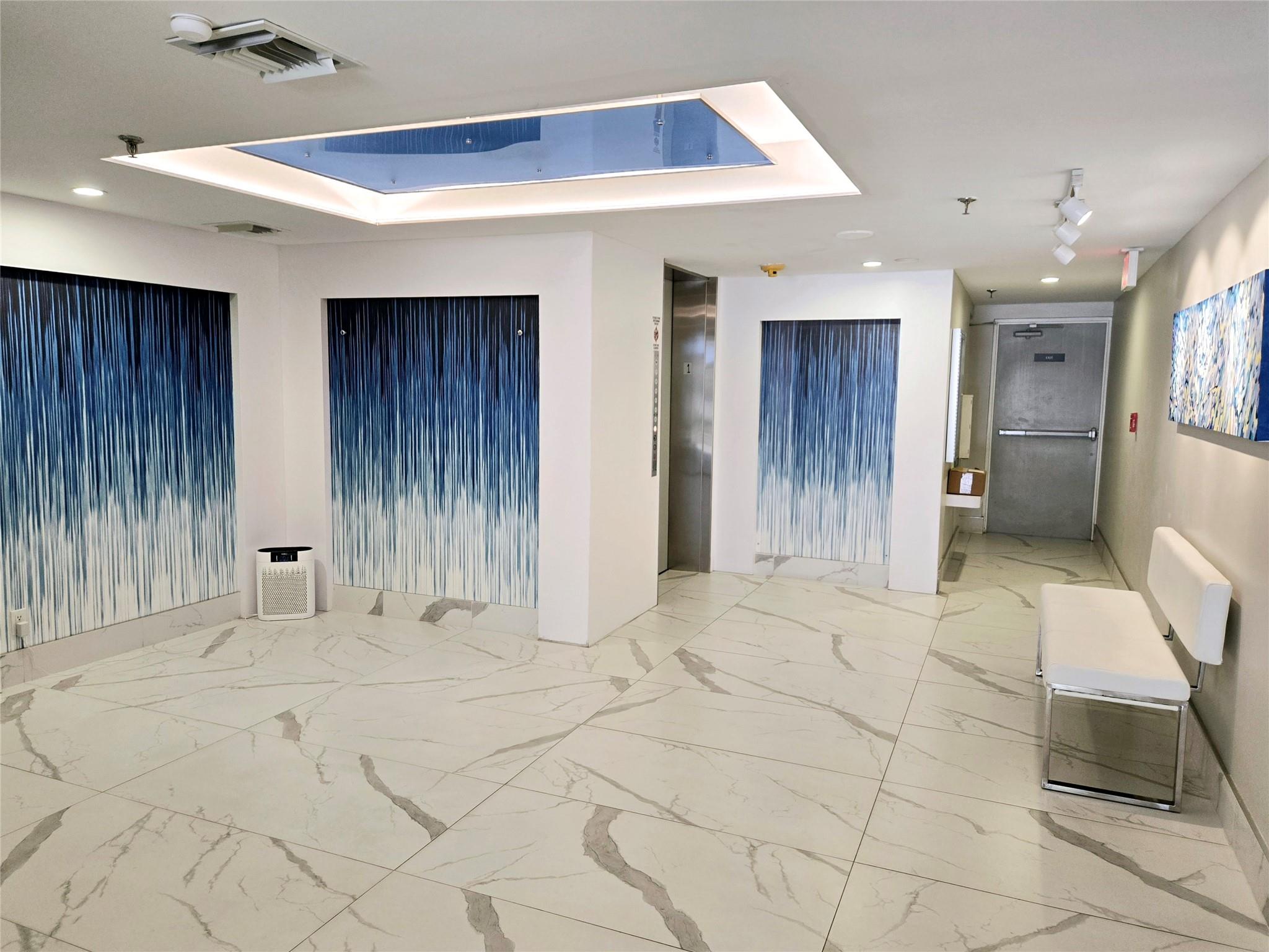 7580 Regency Lake Dr 402