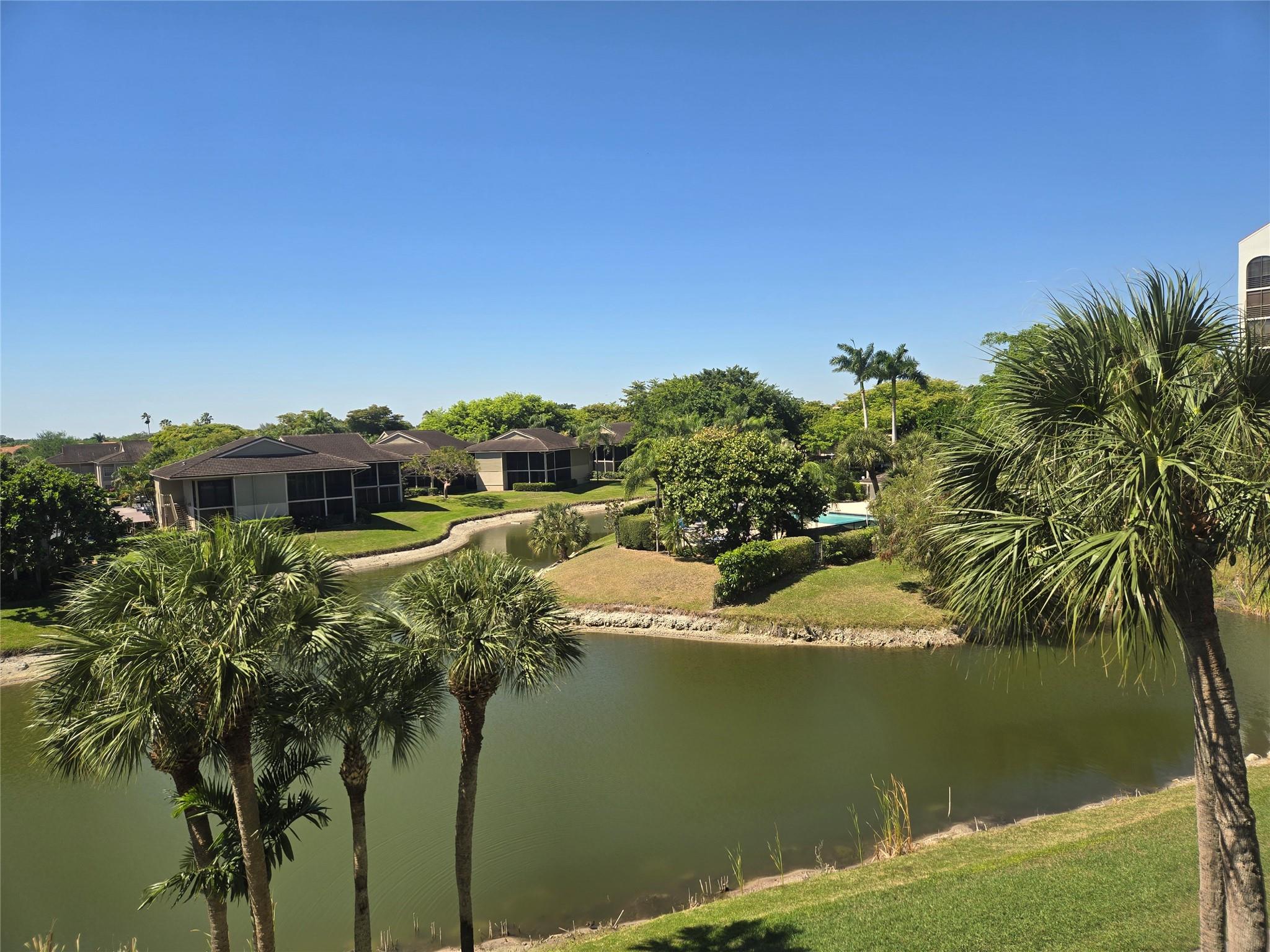 7580 Regency Lake Dr 402