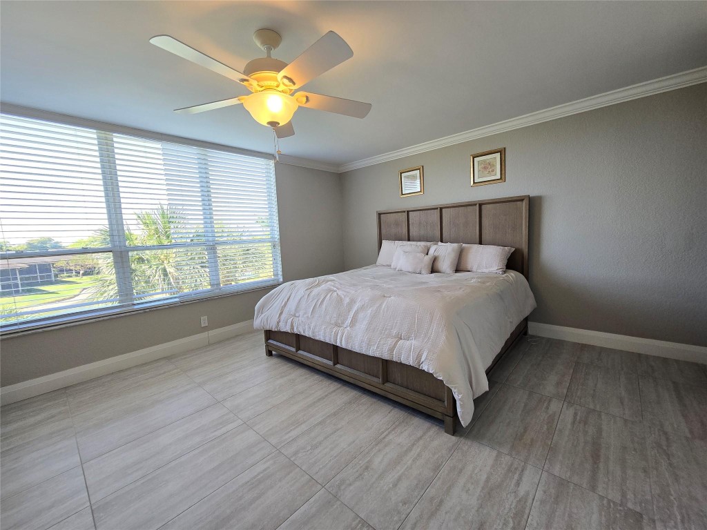 7580 Regency Lake Dr 402