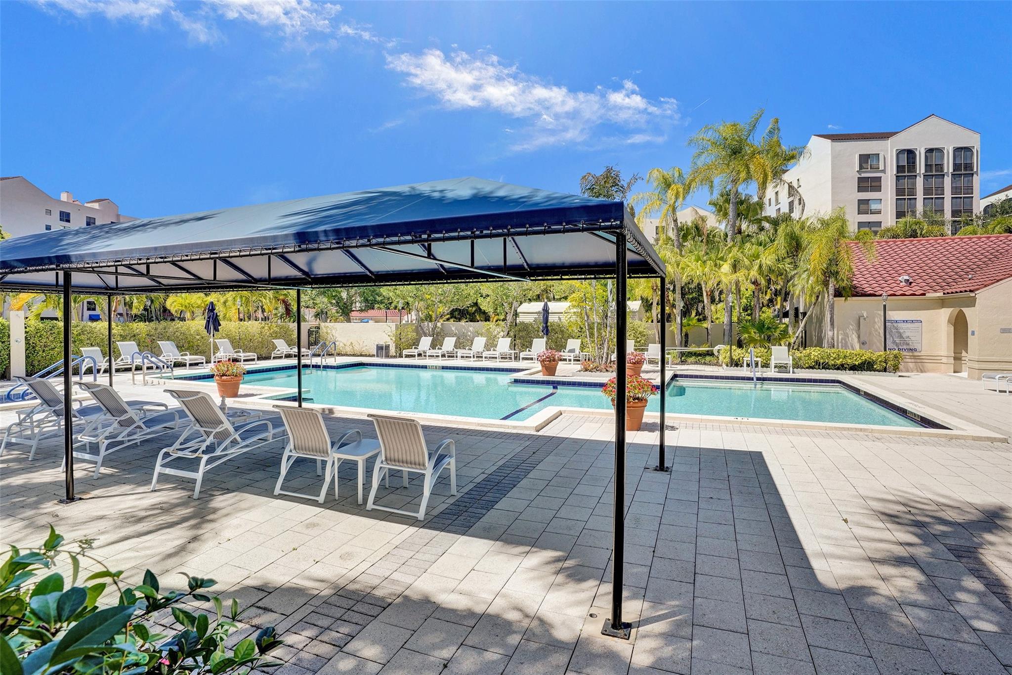 7580 Regency Lake Dr 402