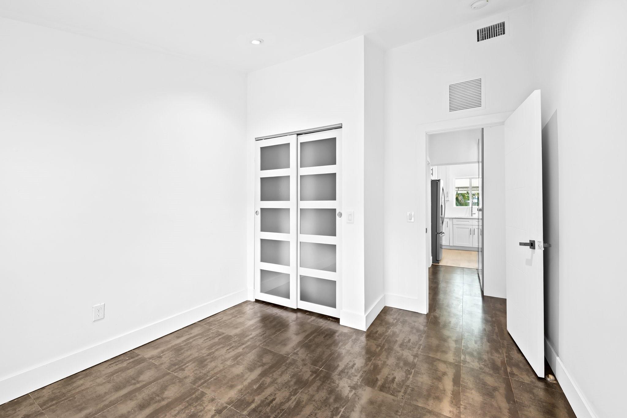 1113 N Victoria Park Rd