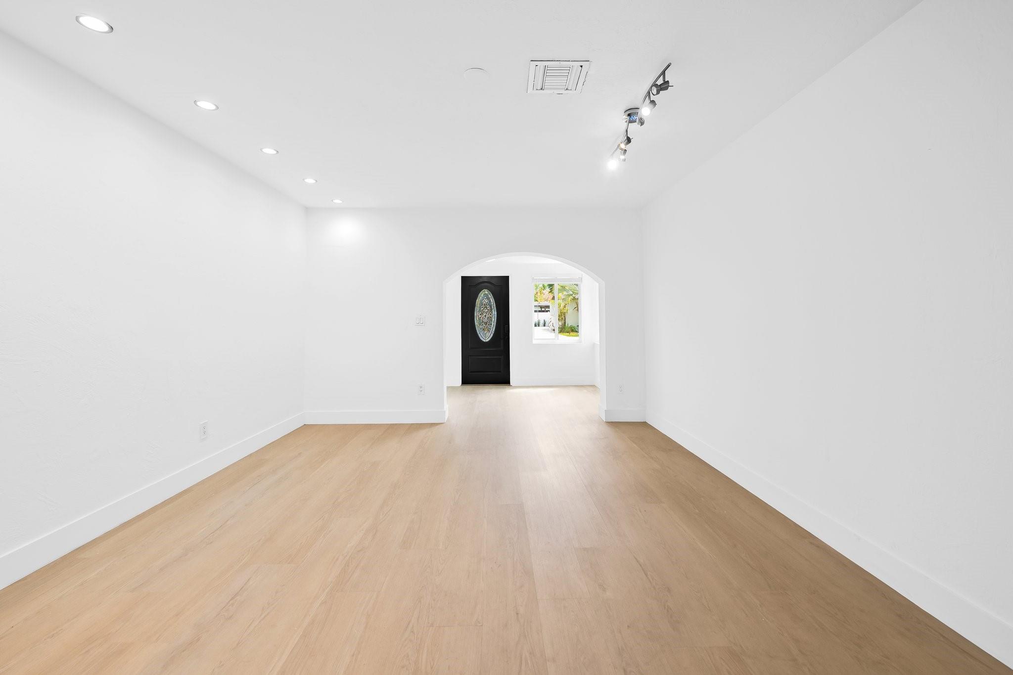 1113 N Victoria Park Rd
