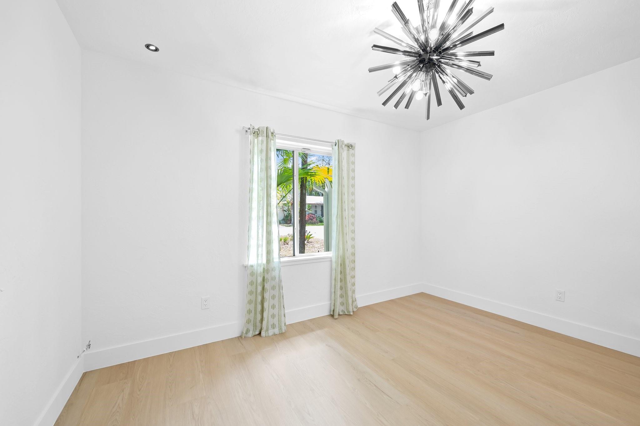 1113 N Victoria Park Rd